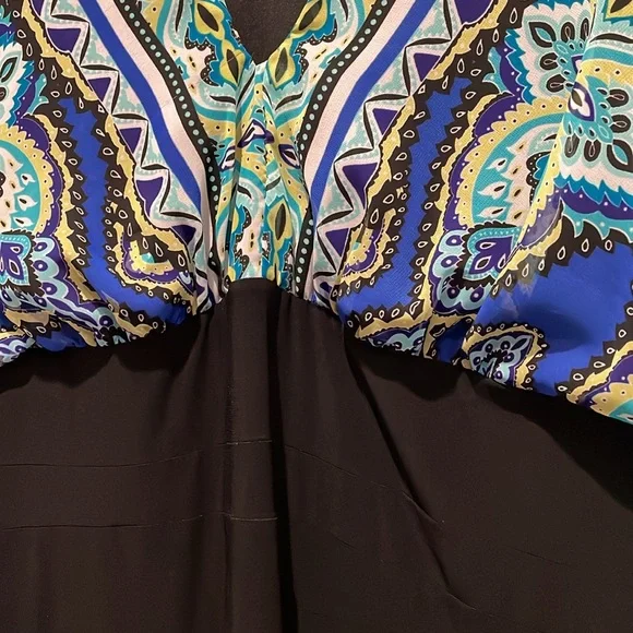 20W beautiful design V neck dress. Only worn a few times - Picture 2 of 4